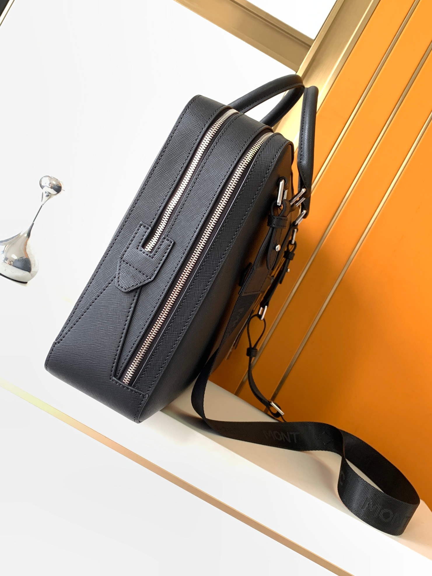กระเป๋าถือผู้ชายสุดหรู หนังแท้ - Luxury Bags For Sale บทวิจารณ์และราคา