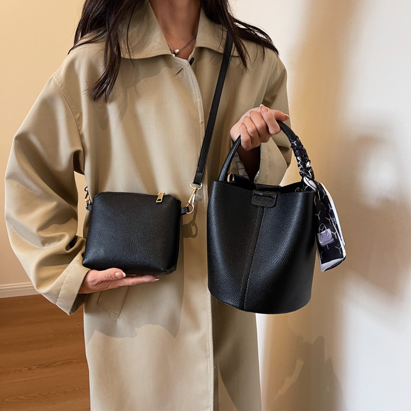 กระเป๋าสะพายไหล่และกระเป๋าสะพา - Luxury Bags For Sale บทวิจารณ์และราคา