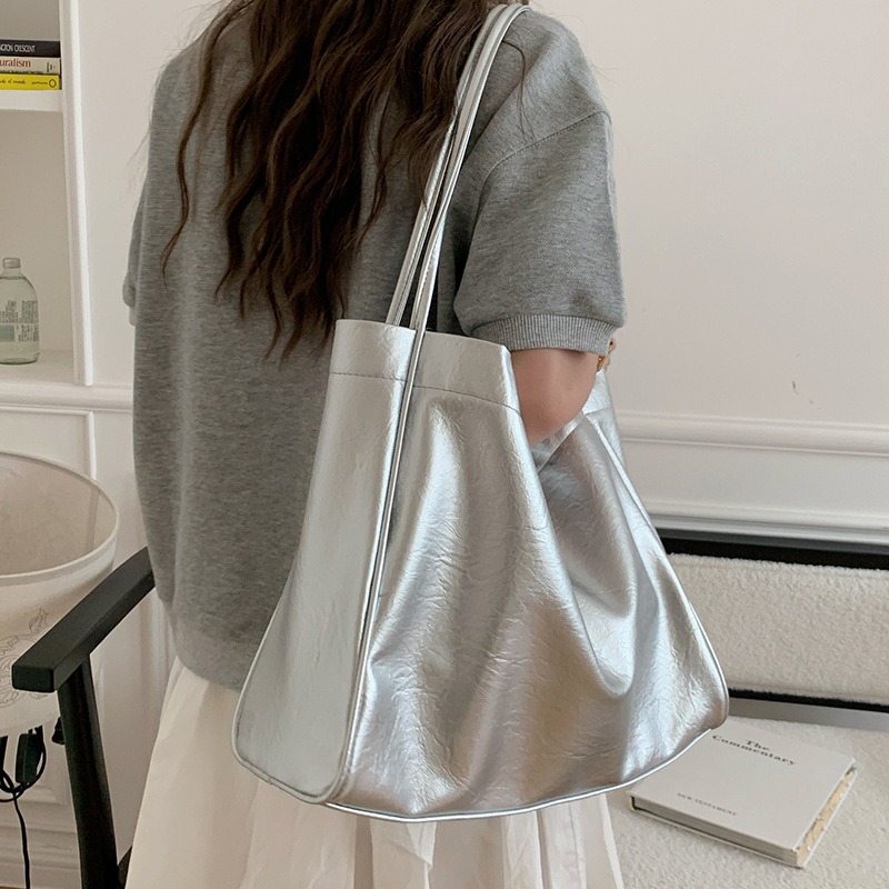 กระเป๋าโท้ทขนาดใหญ่สไตล์ลำลองส - Luxury Bags On Sale บทวิจารณ์และราคา