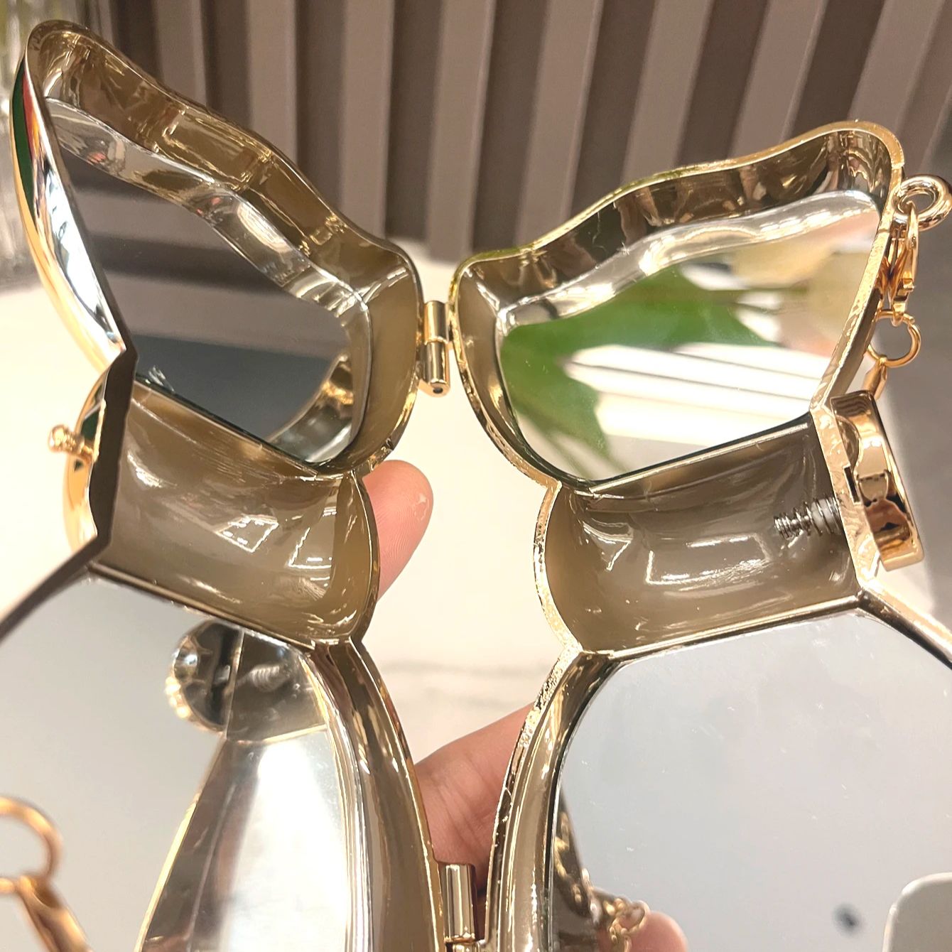 Golden กระเป๋ากระเป๋าและกระเป๋ - Luxury Bags Reseller บทวิจารณ์และราคา