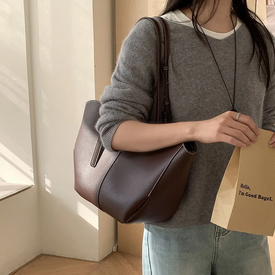 กระเป๋าถือสตรีวินเทจขนาดใหญ่คว - Luxury Bags Reseller บทวิจารณ์และราคา