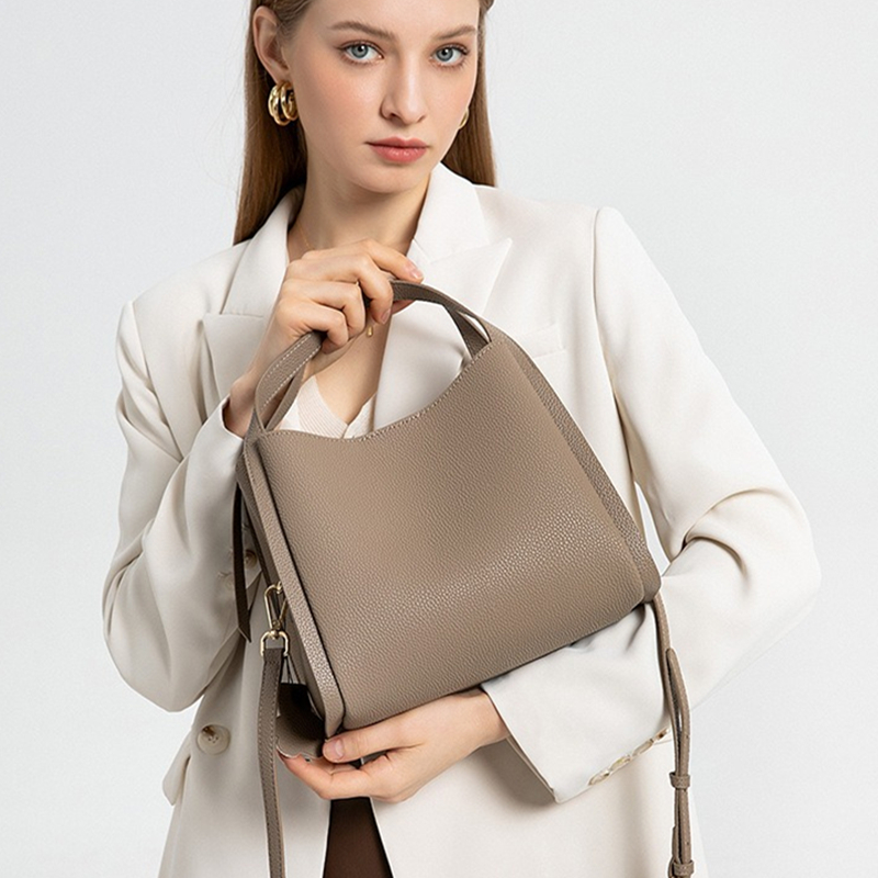กระเป๋าหนังแท้ลายก้อนกรวด BURM - Structured Handbag Top Handle บทวิจารณ์และราคา