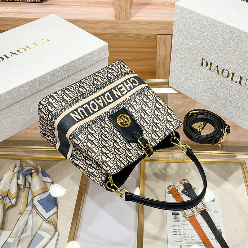 กระเป๋าถือสะพายไหล่ทรงคลาสสิกย - Luxury Bags For Sale บทวิจารณ์และราคา