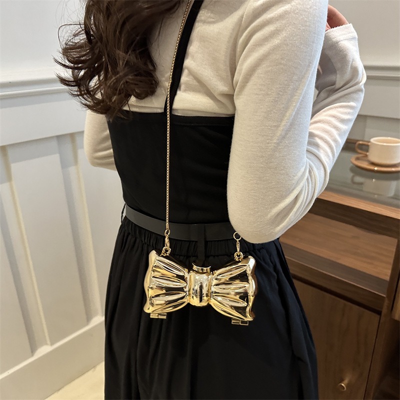 กระเป๋าถือโลหะขนาดเล็กสุดหรูพร - Luxury Bags On Sale บทวิจารณ์และราคา